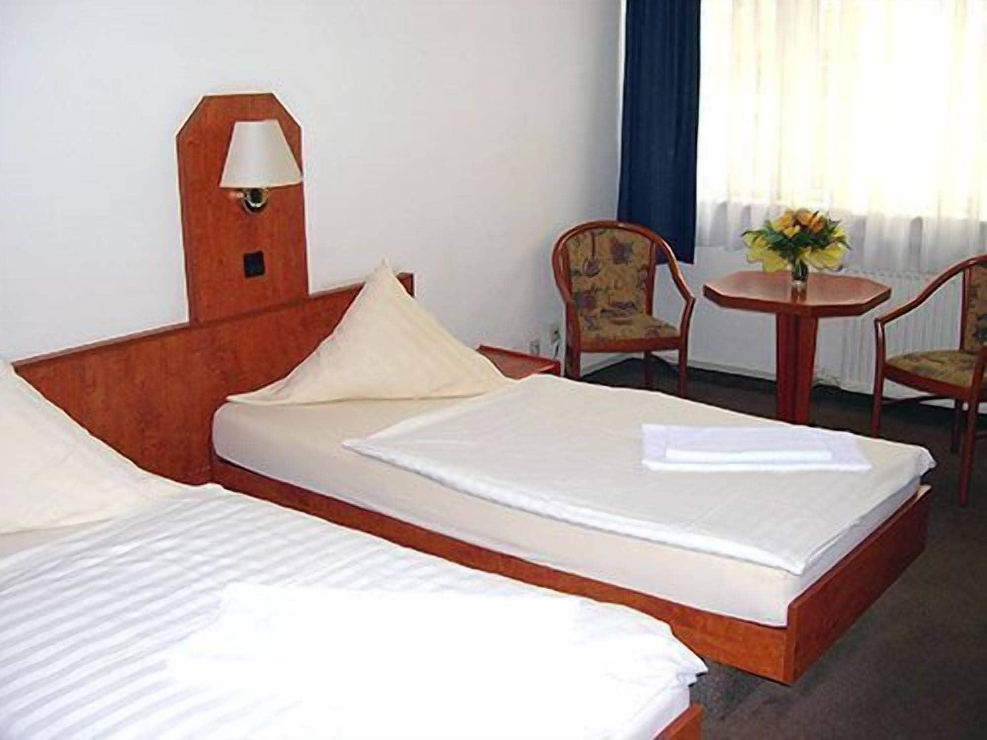 Hotel Rossija Frankfurt am Main Room photo